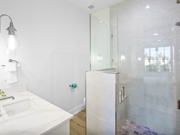 Custom Luxury Home 7 minute walk to beach and South Village